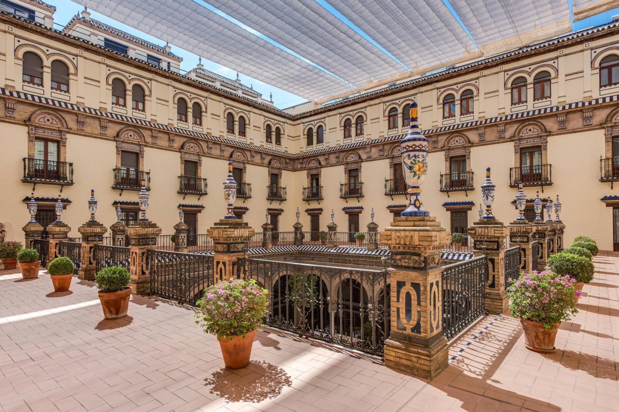 Alfonso Xiii, A Luxury Collection Hotel, Hotel